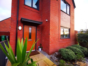 The Lawnswood - Central Manchester Holiday Home With Free Parking
